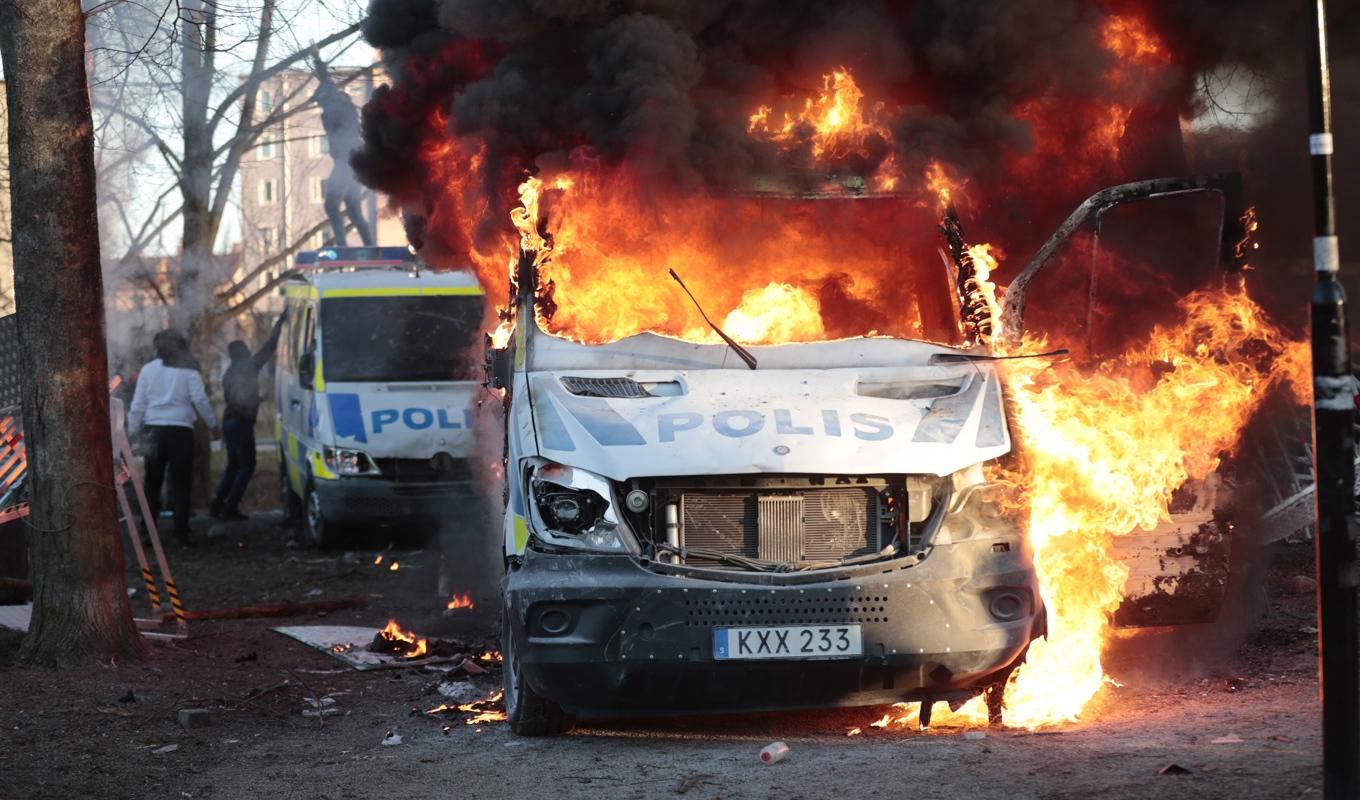 En polisbuss i brand i Sveaparken i Örebro. Arkivbild. Foto: Kicki Nilsson/TT