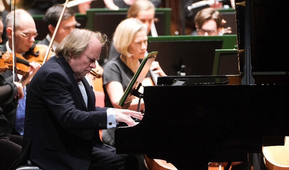 I januari tolkade Radiosymfonikerna och Pöntinen, under ledning av Koncz, Skrjabins hisnande vackra pianokonsert. Foto: Arne Hyckenberg