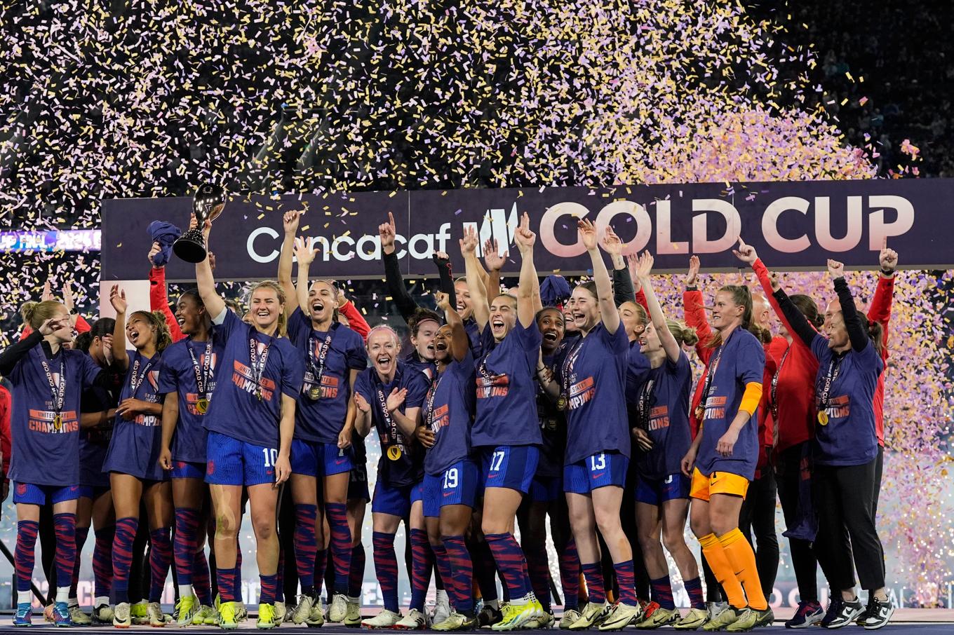 USA tar hem den första guldcupen för damlag från Nord- och Centralamerika och Karibien genom att vinna finalen mot Brasilien med 1–0. Foto: Gregory Bull/AP/TT