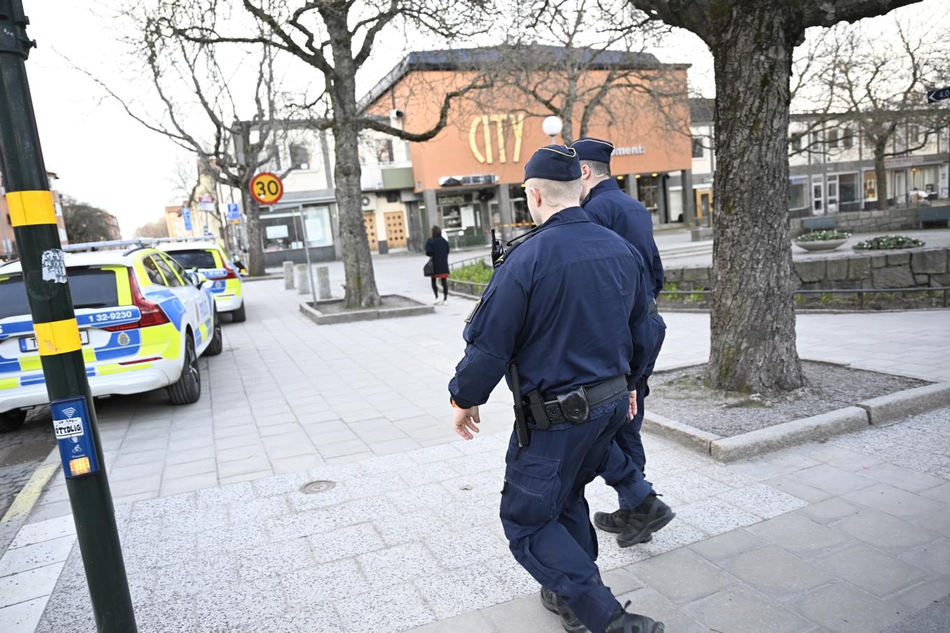 Polis är på plats under lördagens manifestation i Gubbängen. Arkivbild. Foto: Fredrik Sandberg/TT